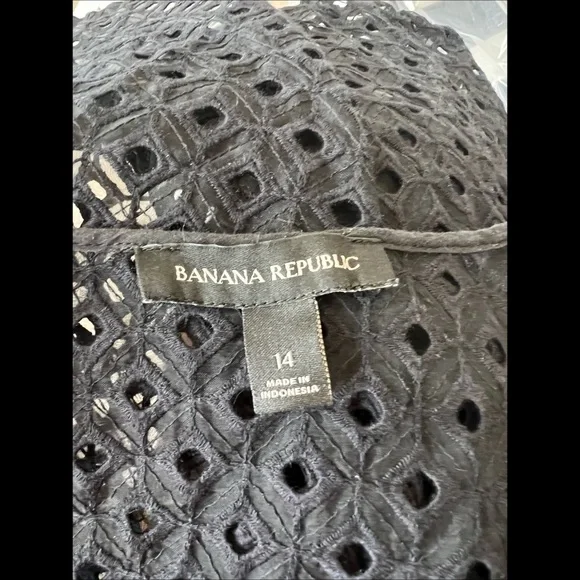 BANANA REPUBLIC Eyelet Dress with Tie Belt - Picture 10 of 10